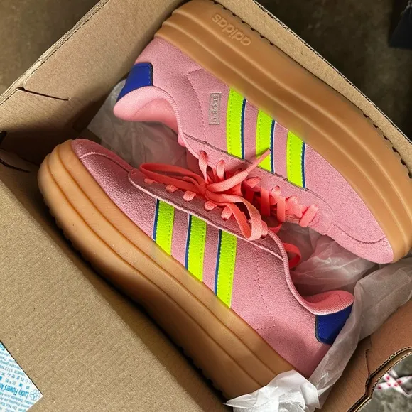 Adidas Court Bold
