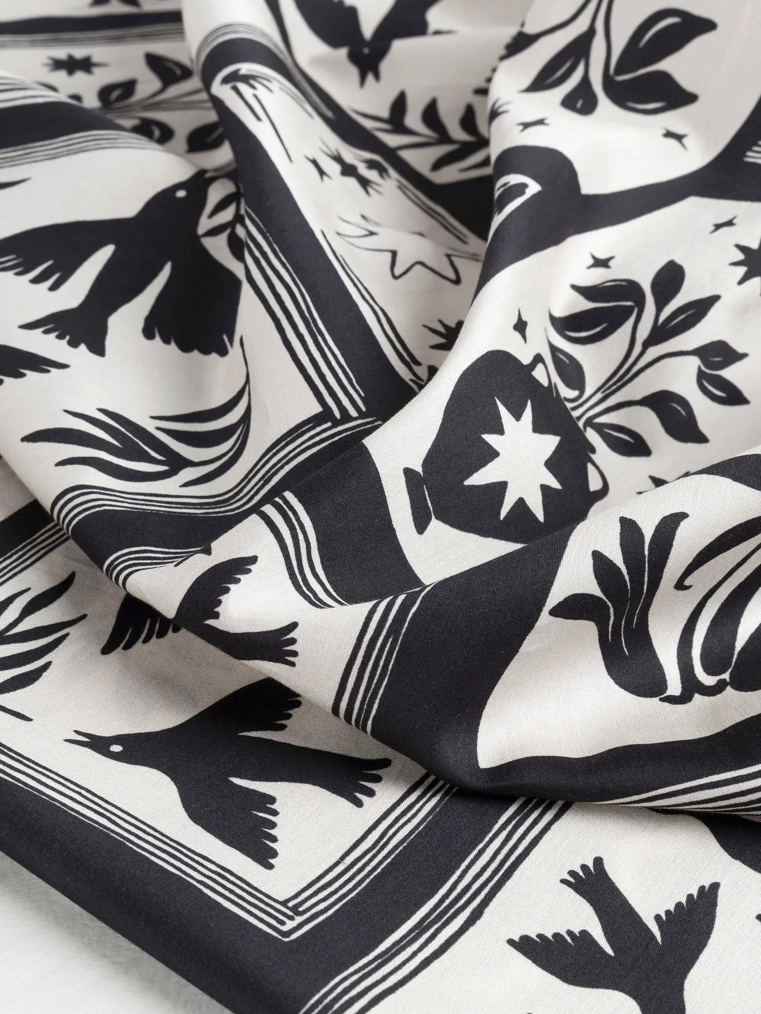 Birds & Vases Gallery Print Cotton Lawn - Black   Cream