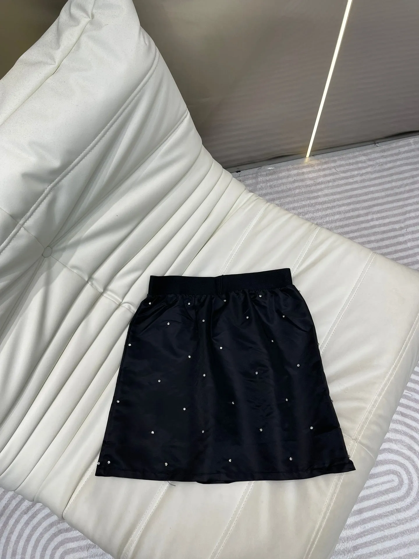 Casual waist-hugging layered black skirt