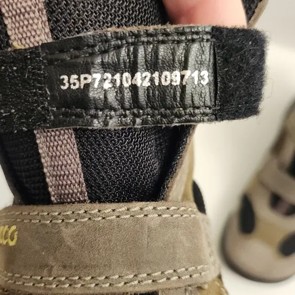 Ecco Hikers Taupe/Black Leather Gore Tex Insulated Lace Free Boys Size 3.5US EUC