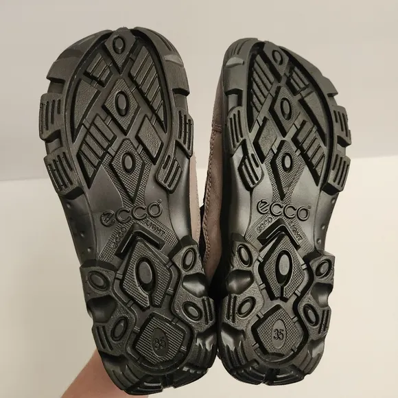 Ecco Hikers Taupe/Black Leather Gore Tex Insulated Lace Free Boys Size 3.5US EUC