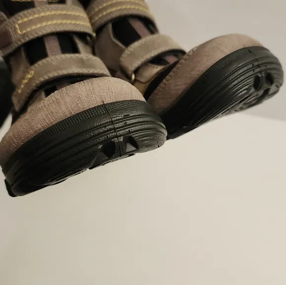 Ecco Hikers Taupe/Black Leather Gore Tex Insulated Lace Free Boys Size 3.5US EUC