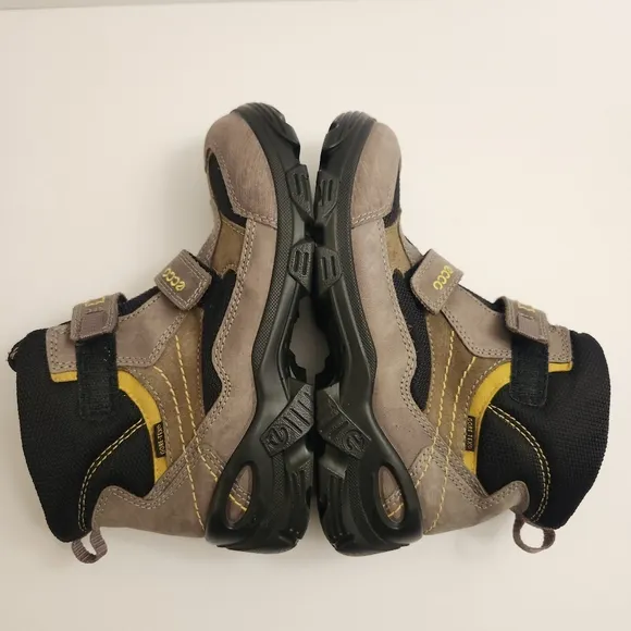 Ecco Hikers Taupe/Black Leather Gore Tex Insulated Lace Free Boys Size 3.5US EUC