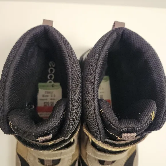 Ecco Hikers Taupe/Black Leather Gore Tex Insulated Lace Free Boys Size 3.5US EUC