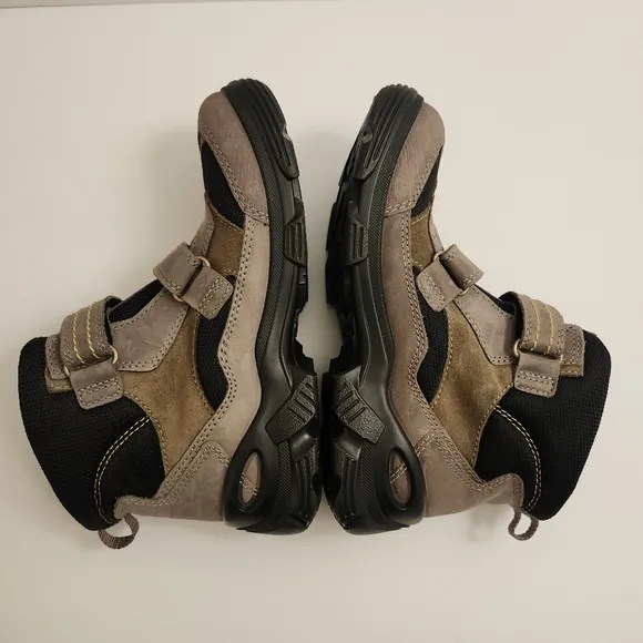 Ecco Hikers Taupe/Black Leather Gore Tex Insulated Lace Free Boys Size 3.5US EUC