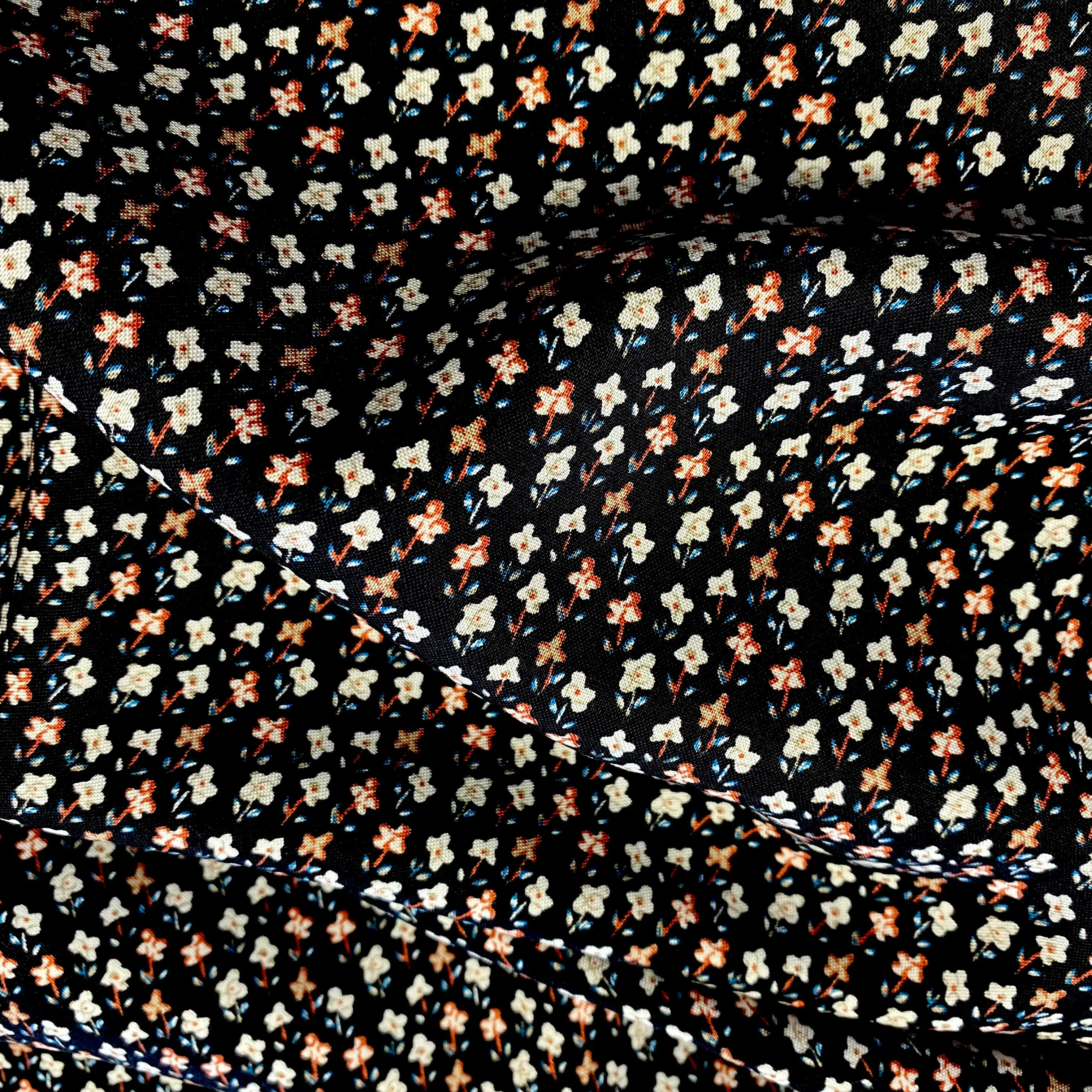 H55 | Ditsy Floral Viscose (2.45mtr end of bolt)
