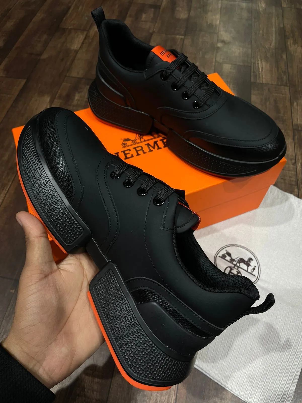 HERMES | Low-Top Black Sneakers