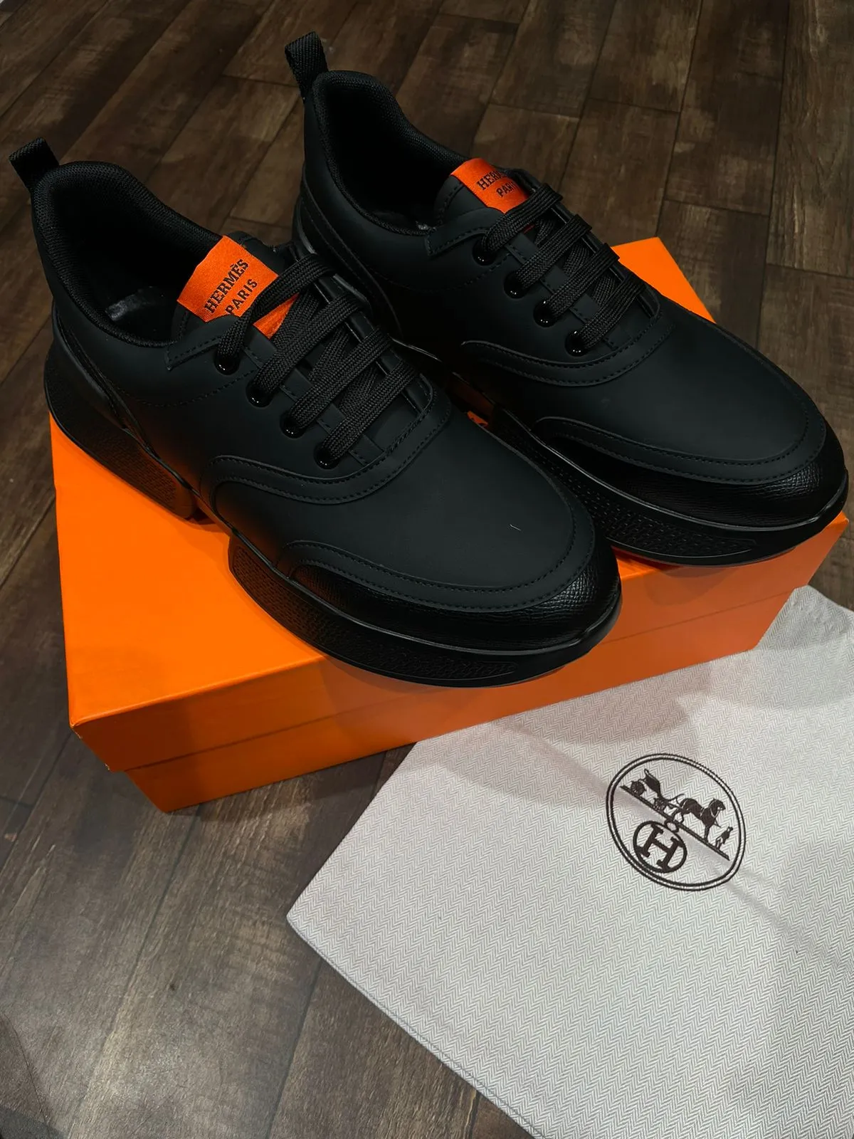 HERMES | Low-Top Black Sneakers