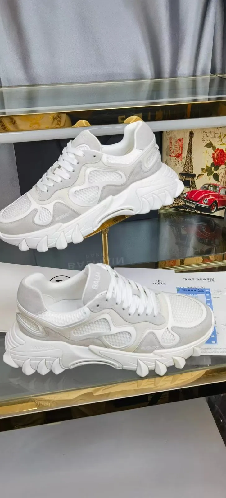 HIGH END QUALITY SNEAKERS AVAILABLE FOR MENS
