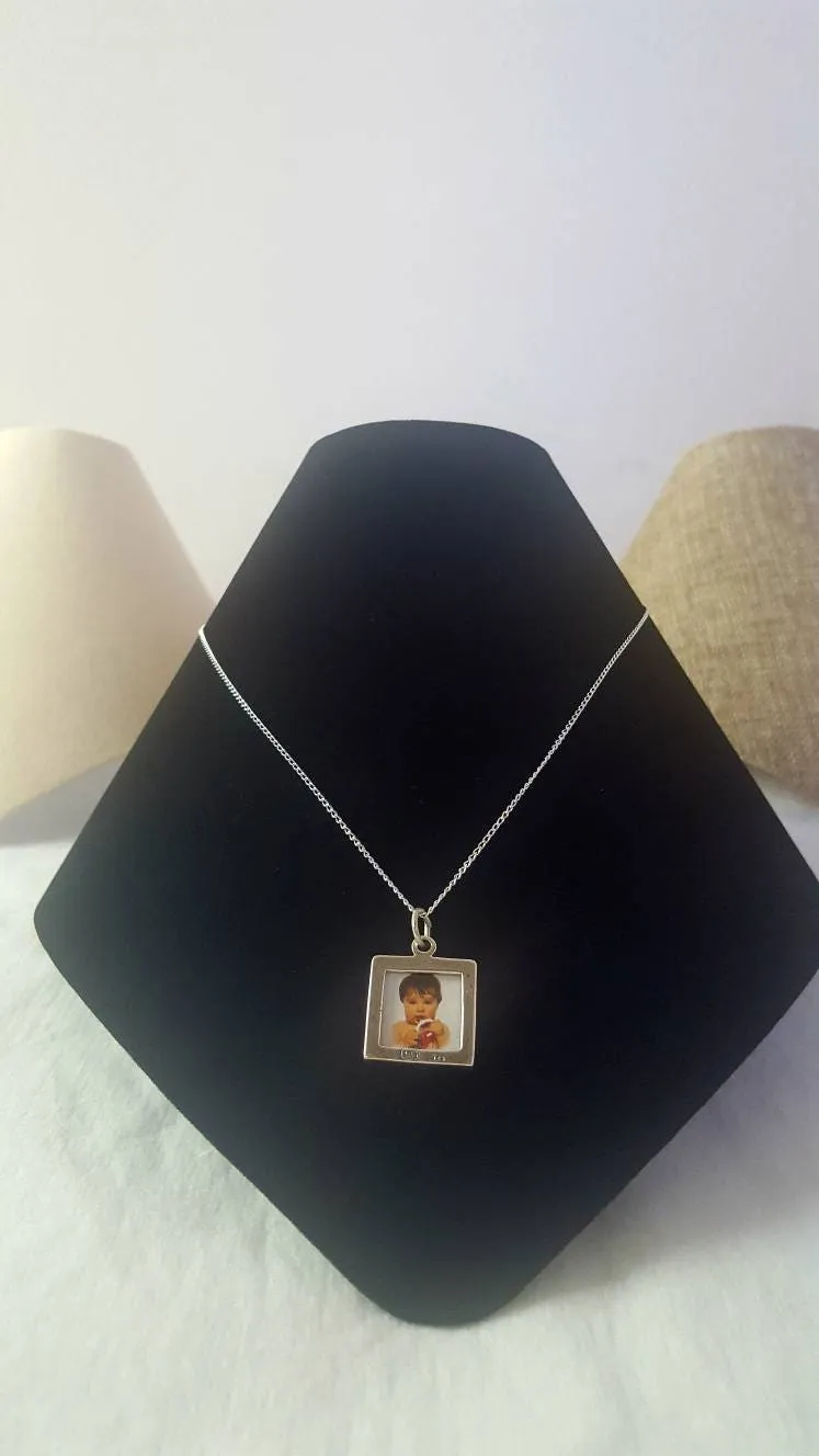 Modern Neck Display