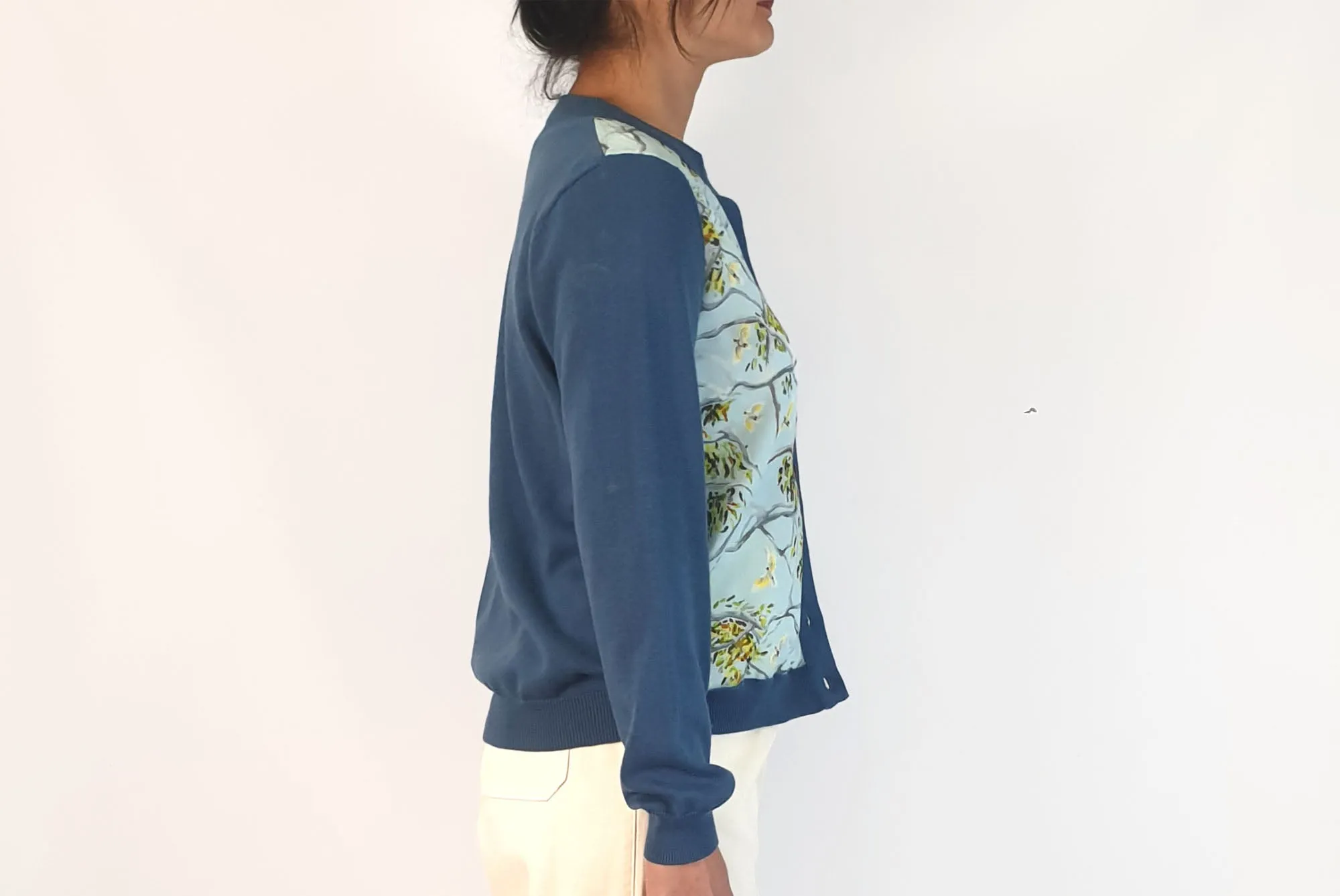 Nancybird blue light Spring cardigan with stunning gum print size 10
