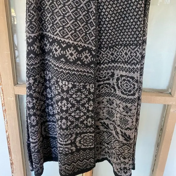 RECYCLED sweaters make this FUN &amp; FLATTERING skirt! ♻️ see pic for all the deets