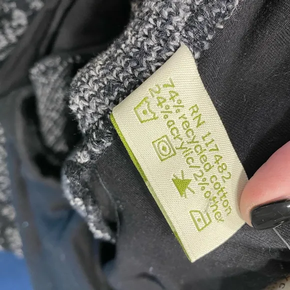 RECYCLED sweaters make this FUN &amp; FLATTERING skirt! ♻️ see pic for all the deets