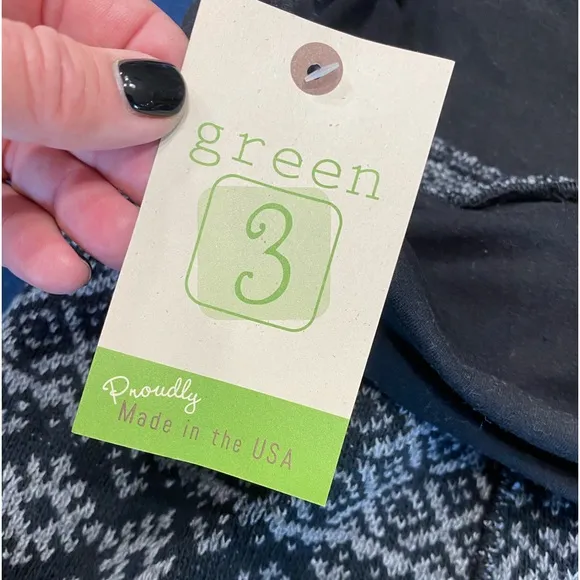 RECYCLED sweaters make this FUN &amp; FLATTERING skirt! ♻️ see pic for all the deets