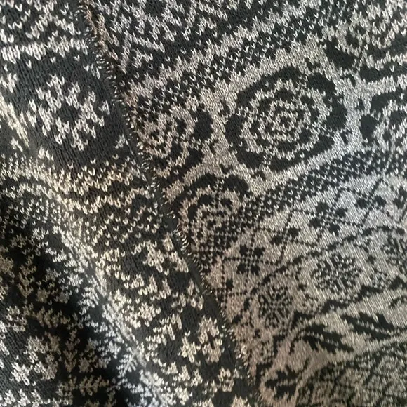 RECYCLED sweaters make this FUN &amp; FLATTERING skirt! ♻️ see pic for all the deets