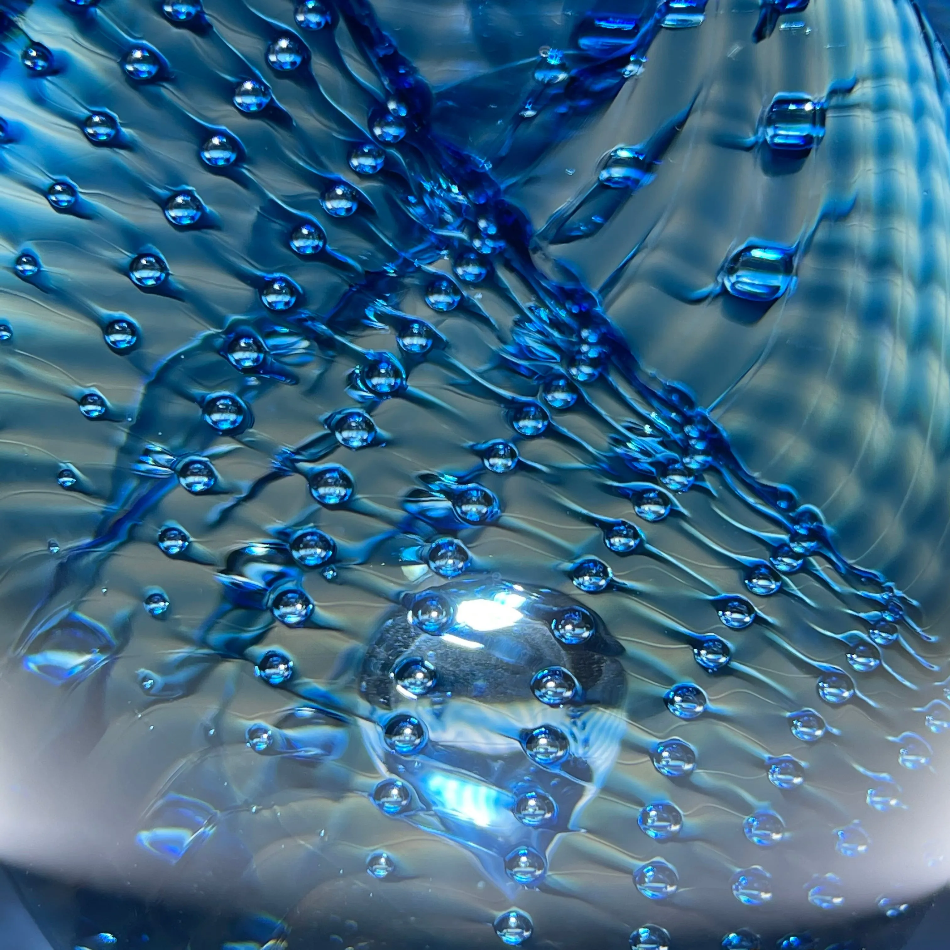 Signed Rod Sounik 1996 Abstract Blue Twisted Bubble Grid Glass Art Paperweight